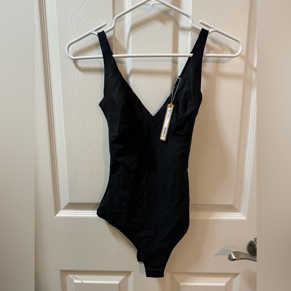 SKIMS BODY UNLINED PLUNGE THONG BODYSUIT - Picture 4 of 11